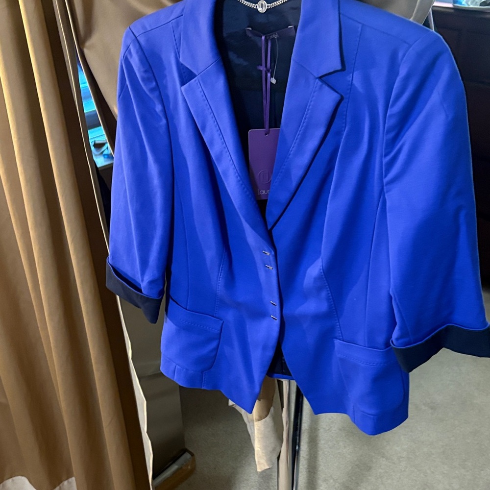 Laurel NWT Vibrant Blue Blazer with Black Accents
SZ 40